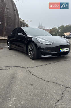 Седан Tesla Model 3 2021 в 
