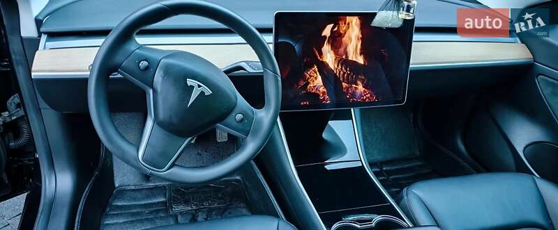 Седан Tesla Model 3 2020 в Рівному