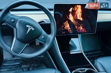 Седан Tesla Model 3 2020 в 