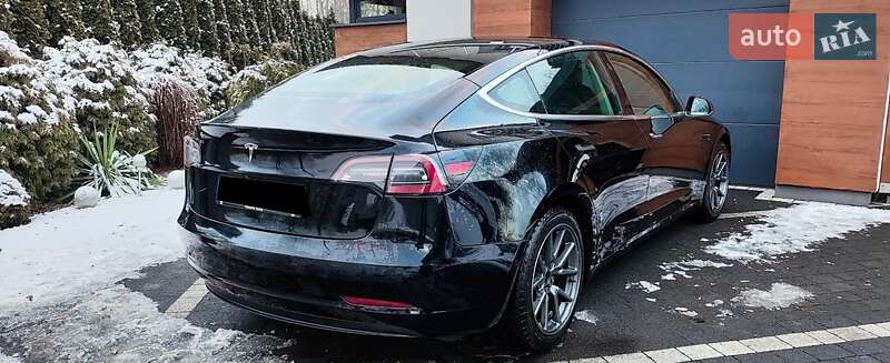 Седан Tesla Model 3 2020 в Рівному