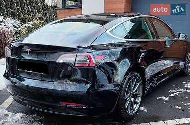 Седан Tesla Model 3 2020 в 