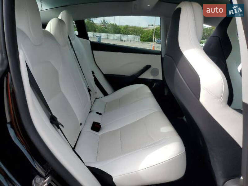 Седан Tesla Model 3 2024 в Луцке