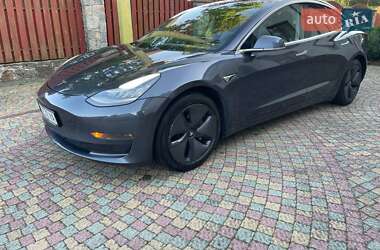 Седан Tesla Model 3 2018 в Львові