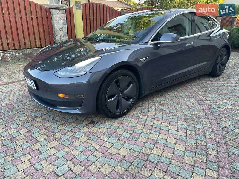 Седан Tesla Model 3 2018 в Львові