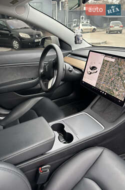 Седан Tesla Model 3 2020 в 