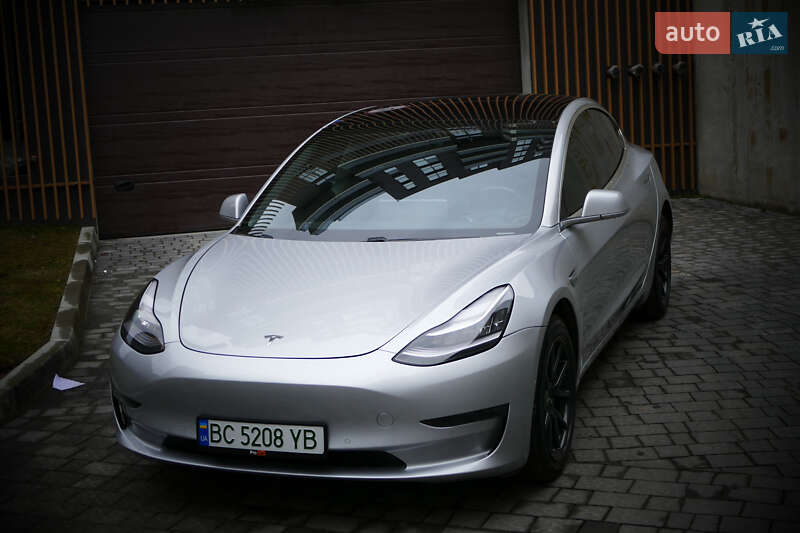 Седан Tesla Model 3 2018 в Львове