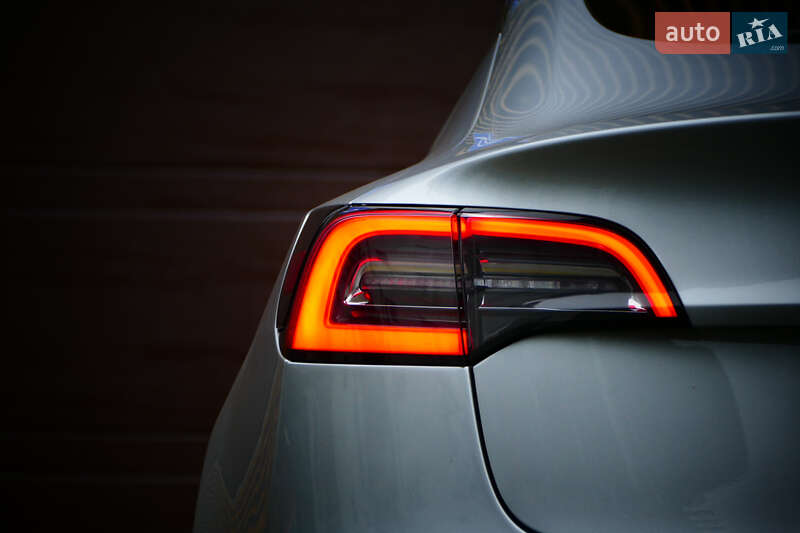 Седан Tesla Model 3 2018 в Львове