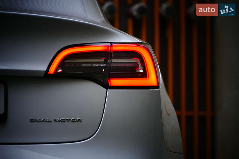 Седан Tesla Model 3 2018 в Львове