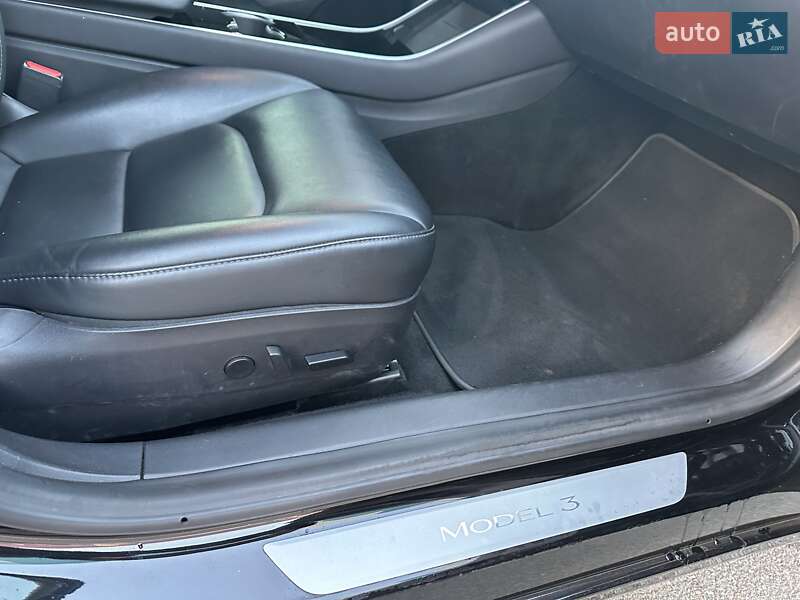 Седан Tesla Model 3 2019 в Рівному