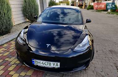 Седан Tesla Model 3 2022 в 