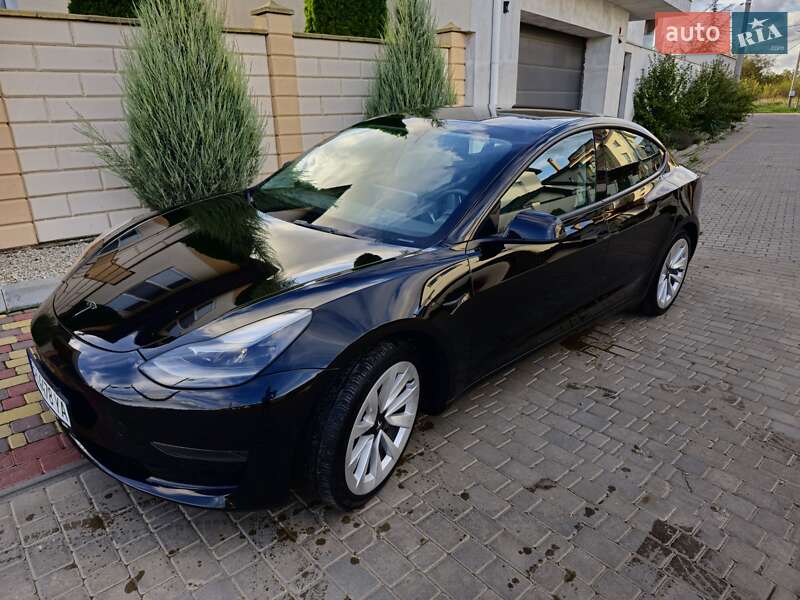 Седан Tesla Model 3 2022 в 