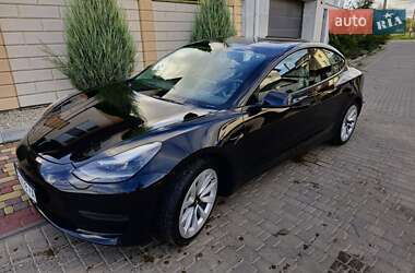 Седан Tesla Model 3 2022 в 