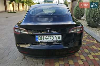 Седан Tesla Model 3 2022 в 