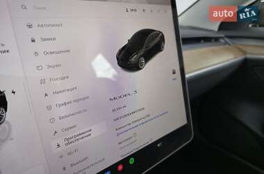 Седан Tesla Model 3 2022 в 