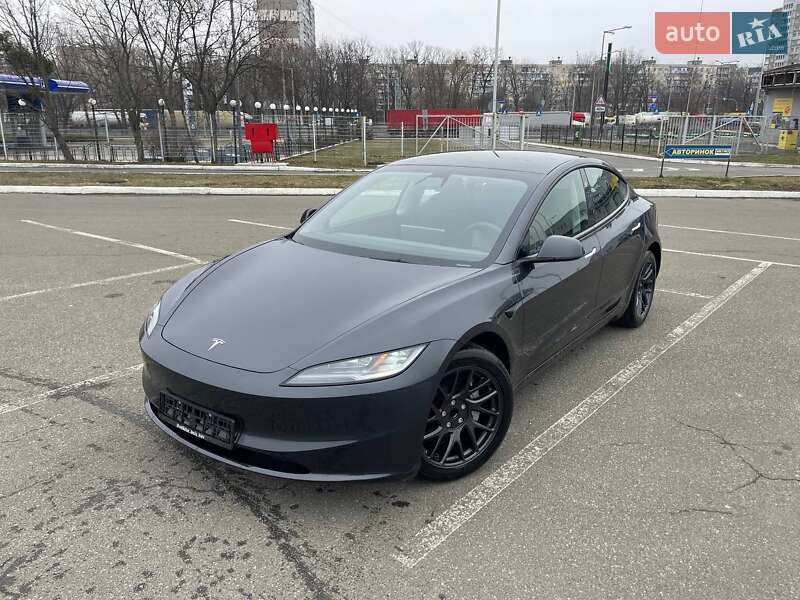 Седан Tesla Model 3 2024 в 