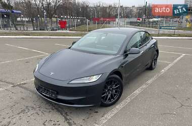 Седан Tesla Model 3 2024 в 