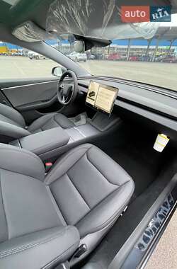 Седан Tesla Model 3 2024 в 