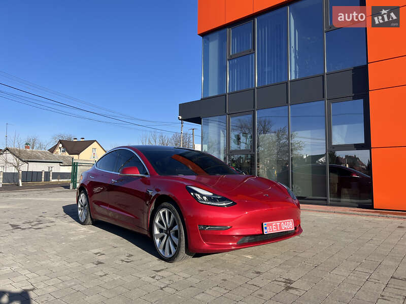 Седан Tesla Model 3 2018 в Львові
