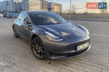 Седан Tesla Model 3 2019 в Львові