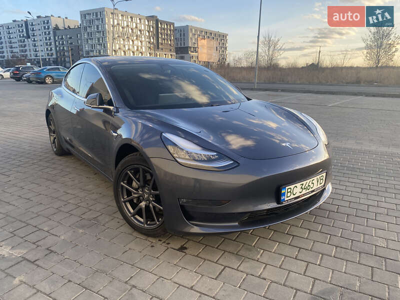 Седан Tesla Model 3 2019 в 