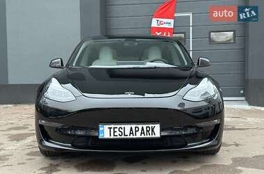 Седан Tesla Model 3 2022 в Киеве