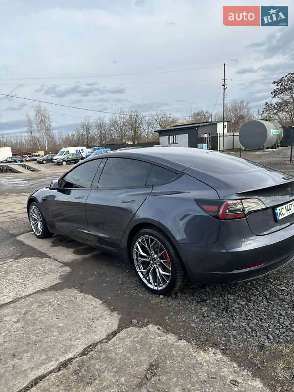 Седан Tesla Model 3 2023 в Львове