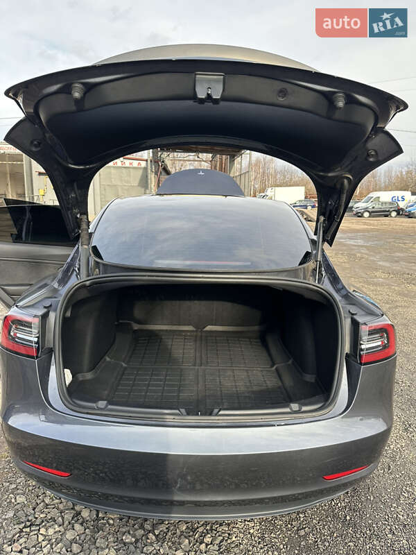 Седан Tesla Model 3 2023 в Львові