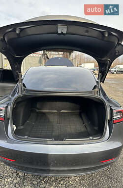 Седан Tesla Model 3 2023 в 