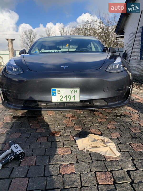 Седан Tesla Model 3 2023 в Гребенке
