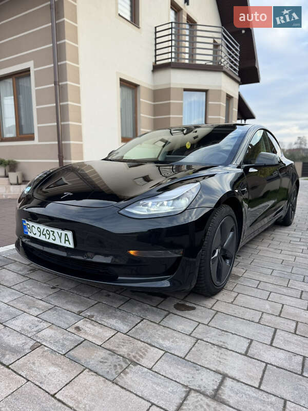 Седан Tesla Model 3 2022 в Львові