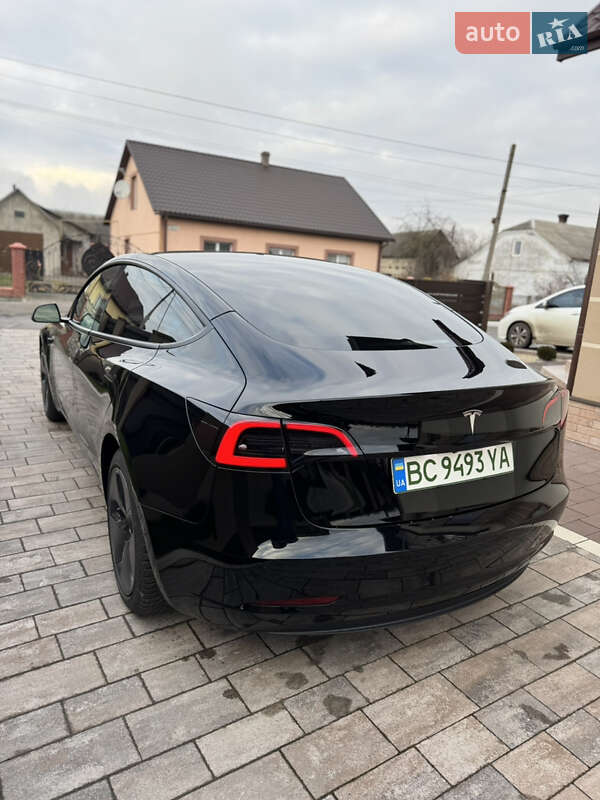 Седан Tesla Model 3 2022 в Львові