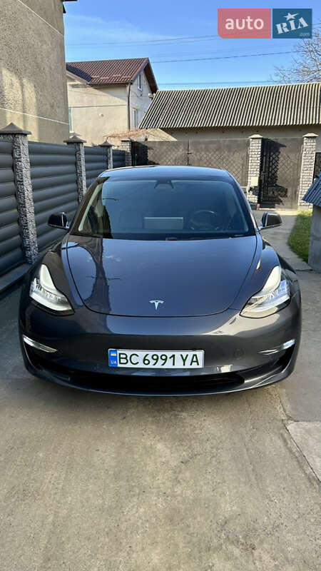 Седан Tesla Model 3 2019 в Львові