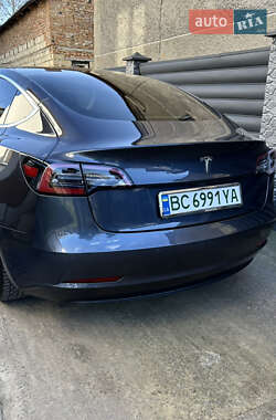 Седан Tesla Model 3 2019 в Львові