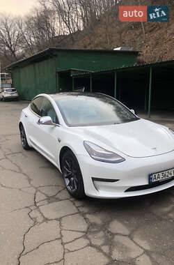 Седан Tesla Model 3 2019 в Киеве