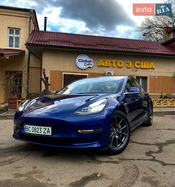 Седан Tesla Model 3 2018 в Львове