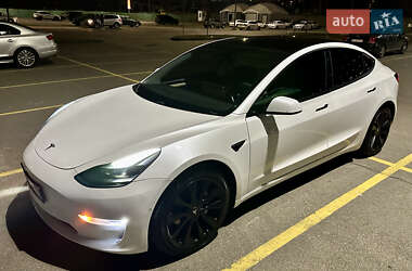 Седан Tesla Model 3 2021 в Киеве