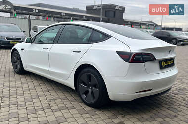 Седан Tesla Model 3 2023 в Мукачево