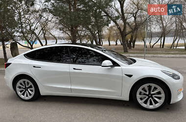 Седан Tesla Model 3 2022 в Киеве