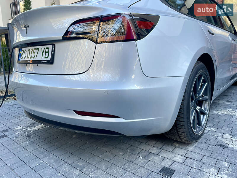 Седан Tesla Model 3 2018 в Львове