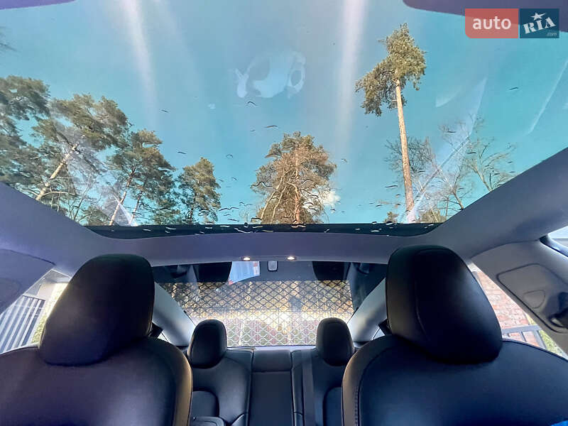 Седан Tesla Model 3 2018 в Львове