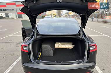 Седан Tesla Model 3 2021 в 