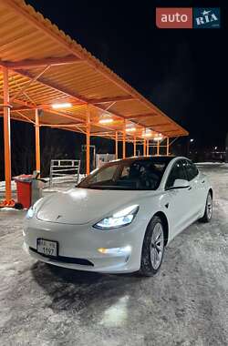 Седан Tesla Model 3 2022 в 