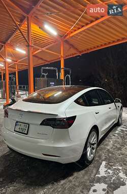 Седан Tesla Model 3 2022 в 