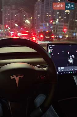 Седан Tesla Model 3 2022 в 