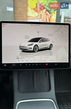 Седан Tesla Model 3 2022 в 
