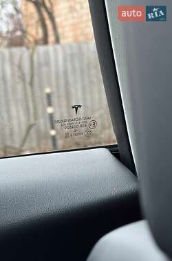 Седан Tesla Model 3 2022 в 