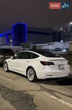 Седан Tesla Model 3 2022 в 