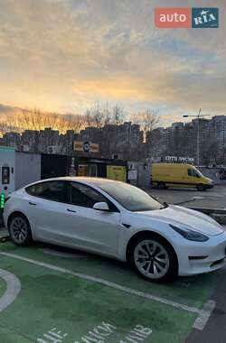 Седан Tesla Model 3 2022 в 