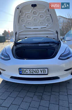 Седан Tesla Model 3 2020 в Львове