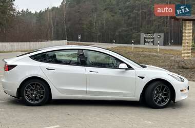 Седан Tesla Model 3 2022 в Коростені